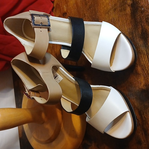 New!! Michael Kors Black, White and Cream Buckled Heels Sz 9.5 - Picture 3 of 9